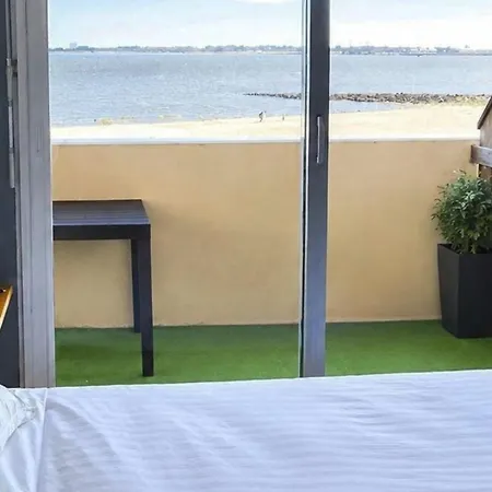 1 Bedroom Beautiful In *